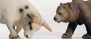 Bulle und Bär. Der Stier steht für steigende, der Bär für fallende Aktienkurse.