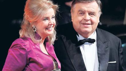 Volks-TV. Der langjährige RTL-Chef Helmut Thoma (hier mit Frau Daniele) will private Regionalsender wie TV Berlin mit einem interaktiven Mantelprogramm bündeln.Foto:Reuters