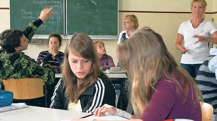 Neue Chancen. Mit der Sekundarschule ist die Ghettoisierung der Hauptschulen aufgebrochen, sagt Bildungsforscher Tillmann. In Berlin (hier Sekundarschüler in Weißensee), Bremen und Hamburg bietet die neue Schulform eigene Wege zum Abitur. 