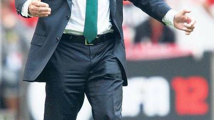 Medizinmann oder Medizinballmann? Felix Magath versuchte sich zuletzt am Wandel seines öffentlichen Bildes. Doch selbst die Spieler meinen: Magath bleibt Magath. ]Foto: dpa