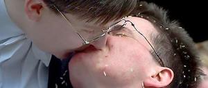 Trotz zehn Jahren Homo-Ehe in Deutschland ist Homophobie nach wie vor ein gesellschaftliches Problem.