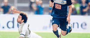 Hamburger Schwung. In der Heimat will Tunay Torun (r.) zeigen, dass er eine Verstärkung für Hertha ist. Foto: Reuters