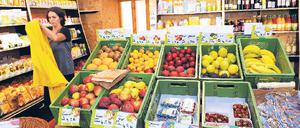 Weites Feld. Von welchem Hof kommt das Obst und warum ist Bio so teuer? Naturkost-Fachberater wissen das. Spezielle Weiterbildungen schulen Interessierte auf dem Gebiet. Darüber hinaus kennen sie sich mit Branchentrends aus. Foto: dapd