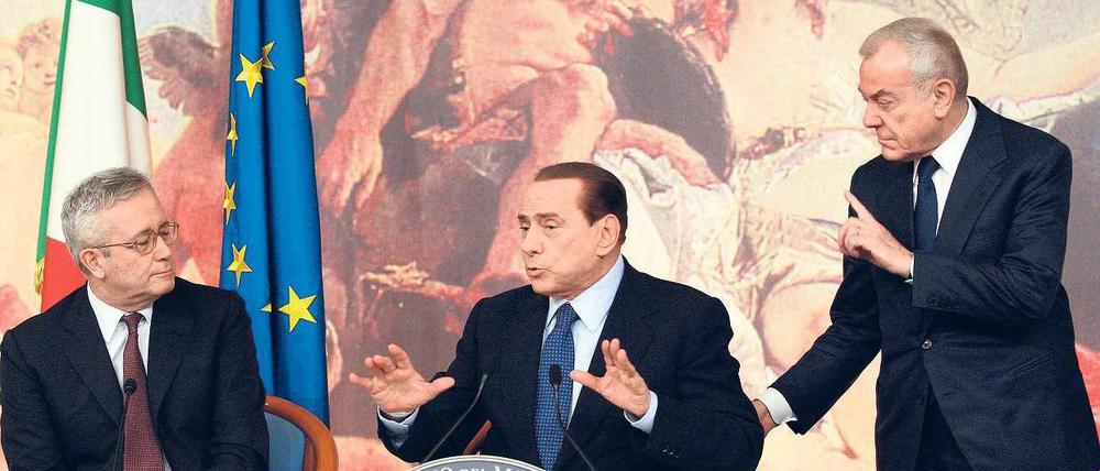 Italienisches Dreigestirn: Premier Silvio Berlusconi (M.), Staatssekretär Gianni Letta (r.) und Wirtschaftsminister Giulio Tremonti. Foto: Tony Gentile/Reuters