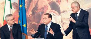 Italienisches Dreigestirn: Premier Silvio Berlusconi (M.), Staatssekretär Gianni Letta (r.) und Wirtschaftsminister Giulio Tremonti. Foto: Tony Gentile/Reuters