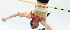 Hinauf zur Quadriga. Der Bochumer Malte Mohr übersprang 5,72 Meter. Foto: dapd