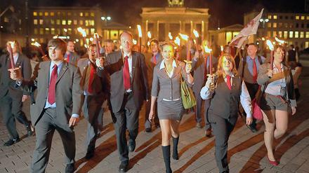 Die Satiriker von "Die Partei" spielen bewusst mit Nazi-Symbolik