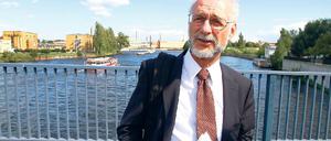 Nicht konfliktscheu. Priester Leo Penta nimmt auch Bezirkspolitiker ins Gebet. 