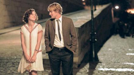Adriana (Marion Cotillard) begleitet den Amerikaner Gil (Owen Wilson) auf seinen Streifzügen durch die Künstlerboheme vergangener Zeiten.