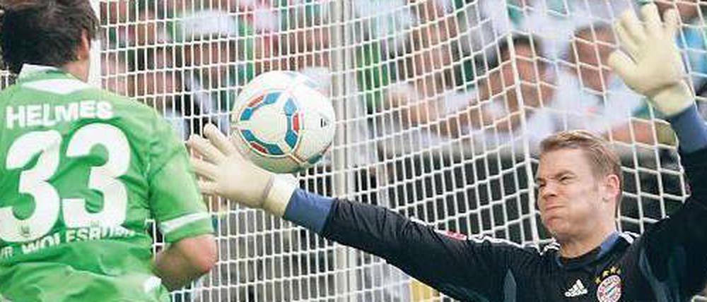 Getroffen, aber nicht gezählt. Dem Tor von Helmes, das Bayerns Torwart Neuer nicht verhindern konnte, verweigerte der Schiedsrichter zu Unrecht die Anerkennung.