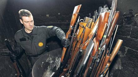 Kampfmittelbeseitigung. Das Nationale Waffenregister soll es leichter machen, alle Waffen in Deutschland zu erfassen. Foto: dpa