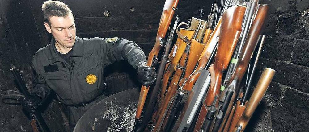 Kampfmittelbeseitigung. Das Nationale Waffenregister soll es leichter machen, alle Waffen in Deutschland zu erfassen. Foto: dpa