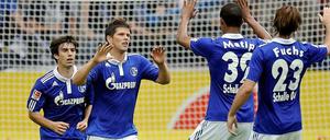 Jan-Klaas Huntelaar (2.v.l.) war vom 1. FC Köln nicht zu stoppen und erzielte drei Tore.