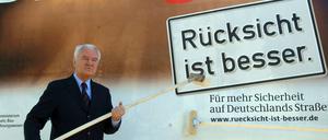 Manfred Stolpe hat die Bezeichnung "kleine DDR" für Brandenburg auch schonmal als Lob gedeutet. SPD-Mitglied sei er geworden, "weil die zuerst gefragt haben". 
