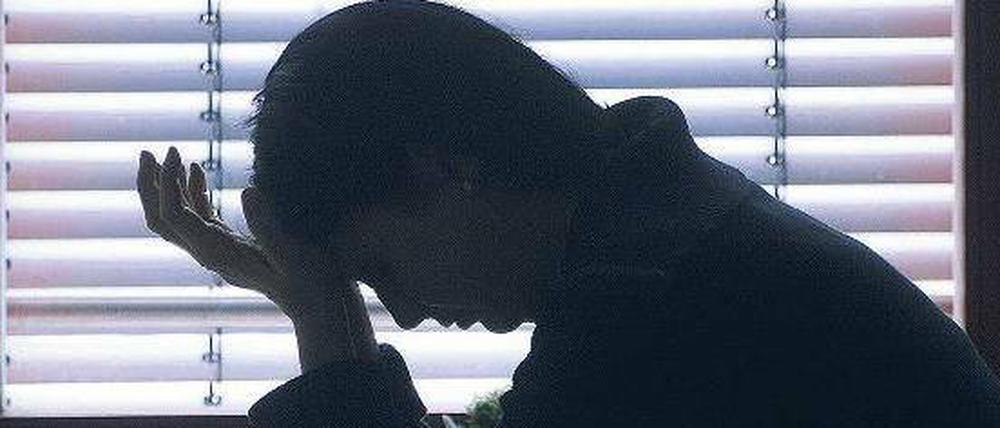 Körper und Seele. Am häufigsten sind es Rückenschmerzen, die Arbeitnehmer plagen. Doch Depressionen nehmen zu. Foto: p.-a./dpa