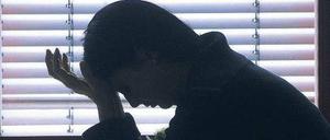 Körper und Seele. Am häufigsten sind es Rückenschmerzen, die Arbeitnehmer plagen. Doch Depressionen nehmen zu. Foto: p.-a./dpa