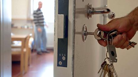 Die Sicherungsverwahrung soll nach dem Willen des Bundesverfassungsgerichts bis Mai 2013 reformiert werden. Justizministerin Sabine Leutheusser-Schnarrenberger (FDP) hat dazu bereits Eckpunkte vorgestellt.