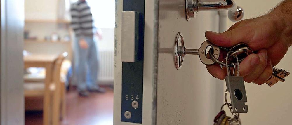 Die Sicherungsverwahrung soll nach dem Willen des Bundesverfassungsgerichts bis Mai 2013 reformiert werden. Justizministerin Sabine Leutheusser-Schnarrenberger (FDP) hat dazu bereits Eckpunkte vorgestellt.