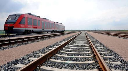 Ein Regionalzug in Wilhelmshaven.