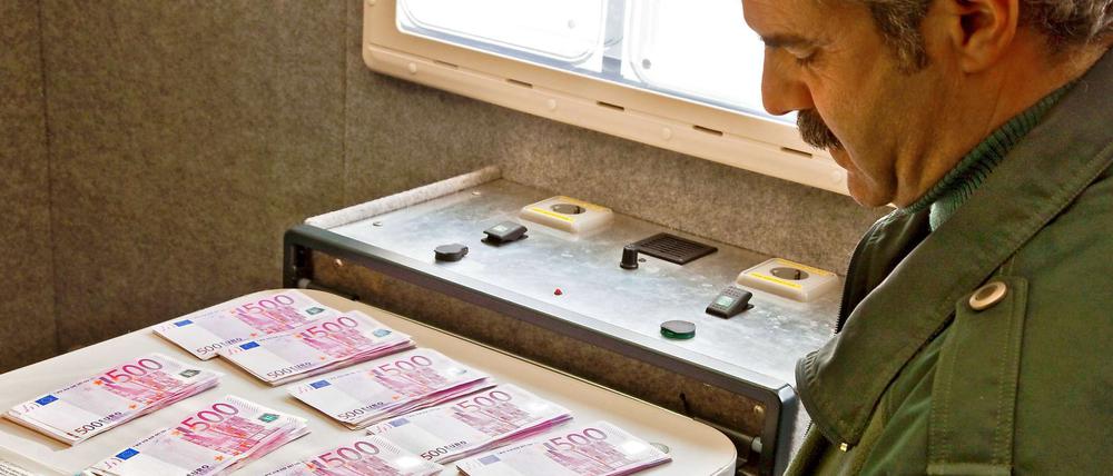 Die deutschen Behörden dürfen rückwirkend in der Schweiz lagerndes Schwarzgeld besteuern. Über Ähnliches verhandelt das Finanzministerium auch mit Lichtenstein. 