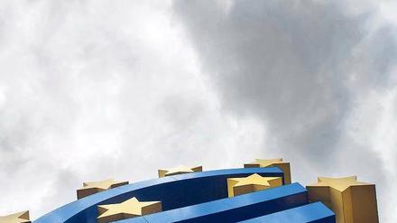 Unbeständig. Am Montag notierten Aktien und Euro auf nervösen Märkten im Plus. 