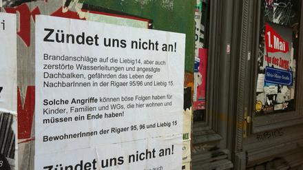 Zündet uns nicht an! Plakat von Anwohnern der Rigaer Straße und der Liebigstraße in Friedrichshain, wo bereits mehrere Brandanschläge verübt wurden.