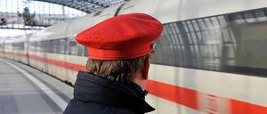 Eine Mitarbeiterumfrage hat ergeben, dass die Belegschaft bei der Deutschen Bahn alles andere als glücklich ist mit den Arbeitsbedingungen in dem Unternehmen.