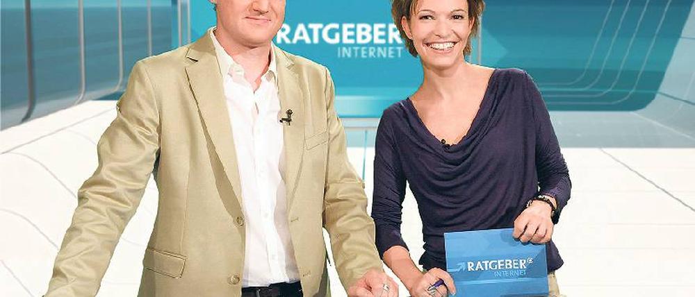 Nicht hip, sondern seriös: Technikexperte Jörg Schieb und TV-Moderatorin Anna Planken wollen in der neuen ARD-Ratgebersendung die guten und die schlechten Seiten des Internet beleuchten. Foto: WDR