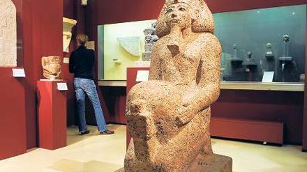 Unreine Haut. Hatschepsut-Figur des Ägyptischen Museums Berlin. Foto: dpa