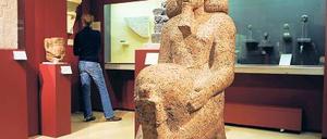 Unreine Haut. Hatschepsut-Figur des Ägyptischen Museums Berlin. Foto: dpa