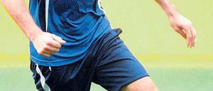 Ein Könner am Ball. Doch der neue Schalke-Trainer, Ralf Rangnick, hat den Weltstar Raúl als ein Problem in seinem laufintensiven Spielsystem ausgemacht. Foto: dpa