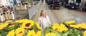 Kultur ist dufte. Alice Ströver 2007 im Blumengroßmarkt in der Kreuzberger Lindenstraße. Sie hätte sich hier die Berliner Kunsthalle gewünscht, aber die Halle wird nun zum Erweiterungsbau des Jüdischen Museums. Foto: Davids/Darmer