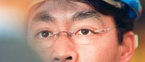 Der Neue hört zu. Philipp Rösler (FDP) ließ sich am Freitag in Greifswald ein Forschungsprojekt des Max-Planck-Instituts zeigen.