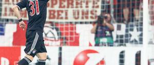 Die Führung. Als das Spiel noch frisch war, erzielte Bastian Schweinsteiger das 1:0 für die Bayern. Am Ende hieß es 2:0. Foto: Reuters