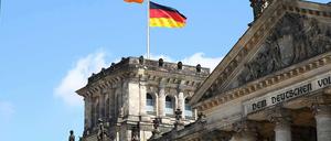 Gesetze im Eiltempo? Bundestagspräsident Norbert Lammert will mehr Zeit, damit das Parlament in Ruhe über den Plan zur Euro-Rettung beraten kann. 