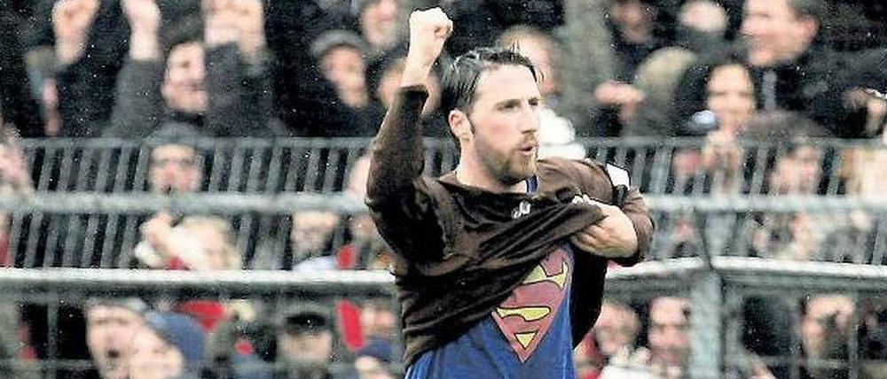 Möchtegern-Superman René Schnitzler machte nur ein Erstliga-Spiel, führte aber das Leben eines Weltstars. Am Ende hatte er 150 000 Euro Schulden.