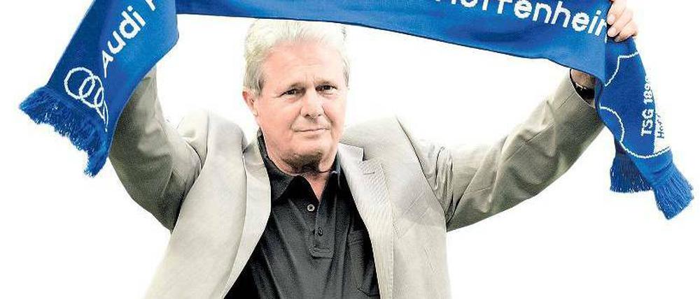 Schal-Attacke. Dietmar Hopp geriert sich in Hoffenheim bisweilen wie ein Fan – leidenschaftlich und nicht immer professionell.