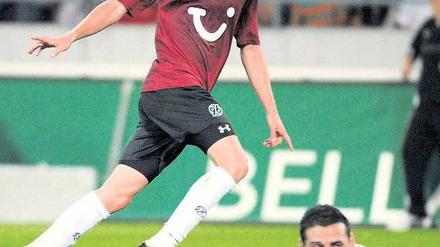 …drei, zwei, eins, drin. Auch der favorisierte FC Sevilla verfing sich in der Europa League am Donnerstag in Hannovers Spinnennetz. Foto: dpa