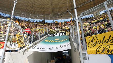 Ohren zuhalten. Dortmunder Fans in Hoffenheim.
