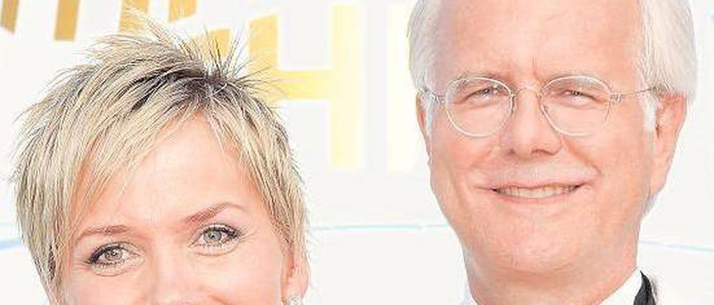 So viel Seefahrt muss sein. Late-Night-Talker Harald Schmidt fährt weiter mit Inka Bause auf dem ZDF-Traumschiff. Foto: dpa