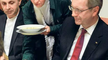 Guten Appetit. Bundespräsident Christian Wulff zu Gast beim Fastenbrechen. 
