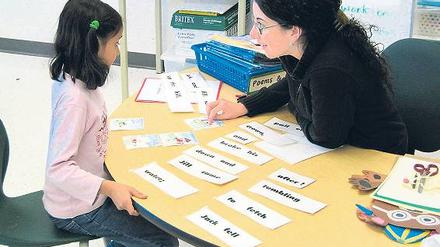 Kinder von Einwanderern bekommen in Kanada zusätzlich Sprachunterricht – so lange, bis sie gut genug Englisch sprechen, um dem regulären Unterricht zu folgen.