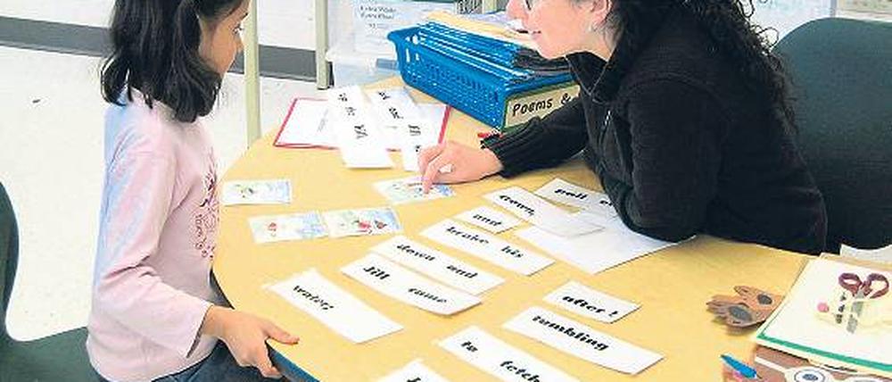 Kinder von Einwanderern bekommen in Kanada zusätzlich Sprachunterricht – so lange, bis sie gut genug Englisch sprechen, um dem regulären Unterricht zu folgen.