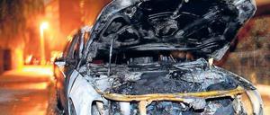 Berlin brennt. Seit sieben Nächten in Folge hat es Anschläge gegeben, immer mehr Bezirke sind betroffen. 