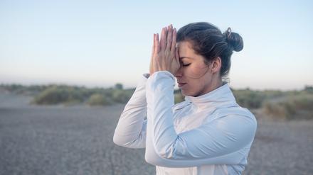 Julia Gräßer liebt die Natur und gibt ihre Yoga-Stunden inzwischen auch draußen.