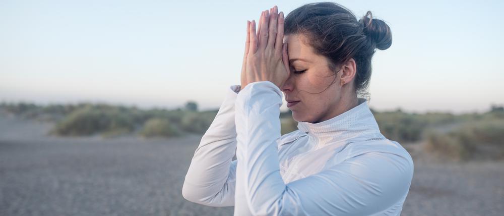Julia Gräßer liebt die Natur und gibt ihre Yoga-Stunden inzwischen auch draußen.