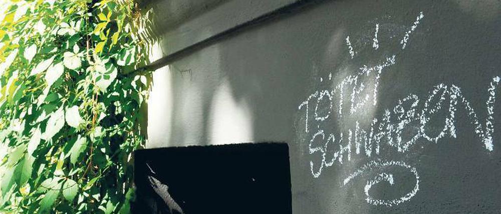 Berechtigte Kritik oder Rassismus? Über Schriftzüge wie diese diskutieren die Menschen in Prenzlauer Berg.