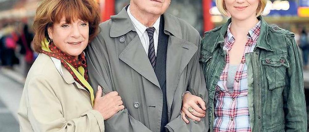 Dreh im Abschnitt G. Hannelore Hoger (links), Otto Mellies und Winnie Böwe drehten gestern im Hauptbahnhof. Foto: dpa