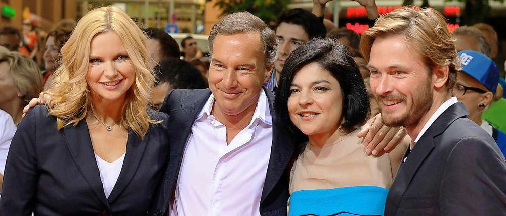 Fördern Filmnachwuchs: Veronica Ferres, Produzent Nico Hoffmann und Jasmin Tabatabei mit Freund Andreas Pietschmann bei der Verleihung. 