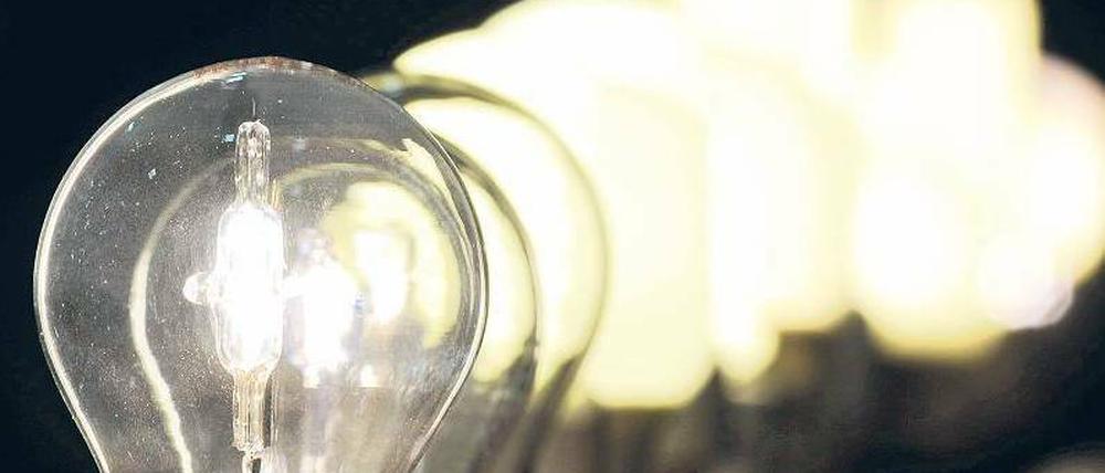 Vertraute Form. Halogenlampen können aussehen wie herkömmliche Glühbirnen. Foto: dpa